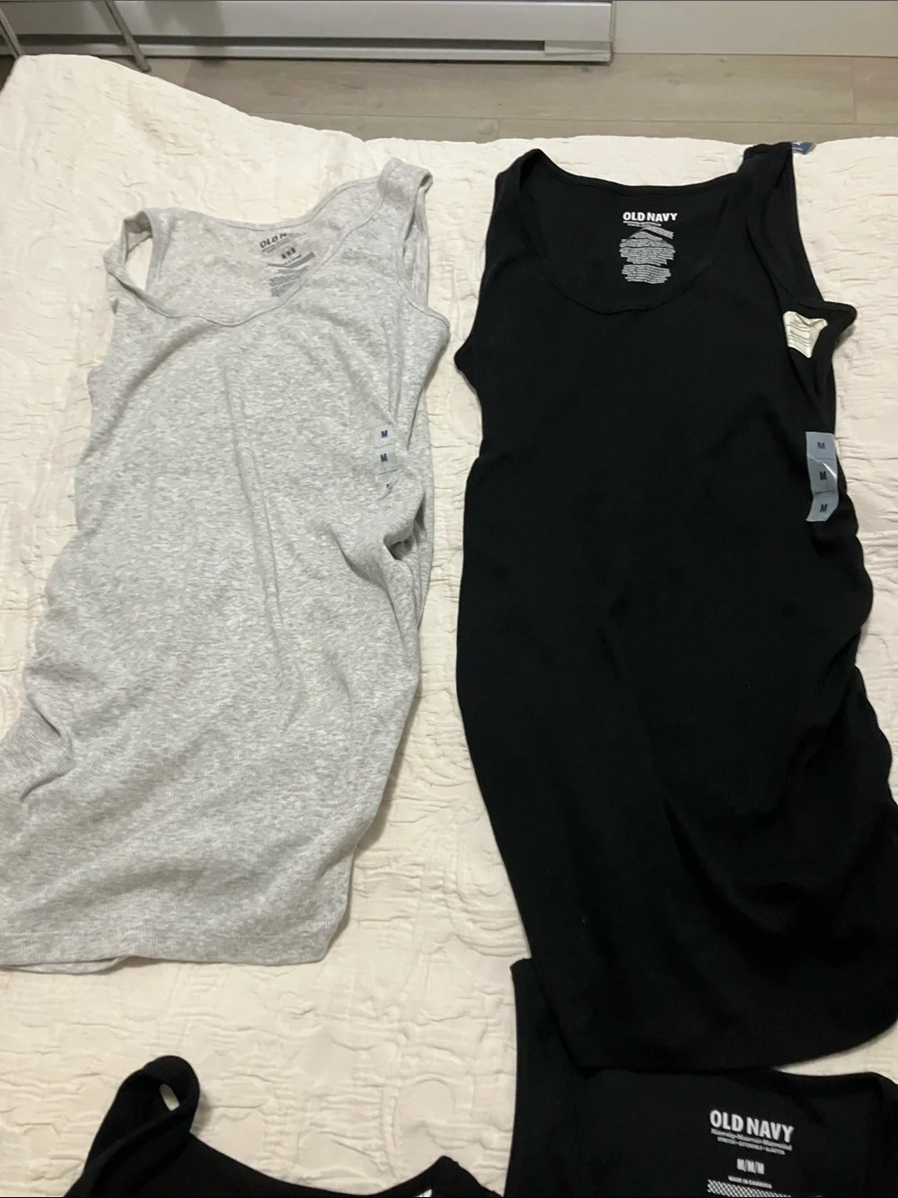 6x Old Navy , women’s medium Maternity Tanks. All new with tags - Picture 2 of 4